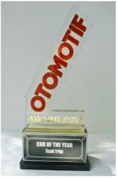 ERTIGA Raih Penghargaan Car Of The Year Otomotif Award 2013